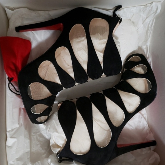 Christian Louboutin Red Bottom Black Suede Closed Toe Booties Heels Size 6.5 NIB - Picture 2 of 4